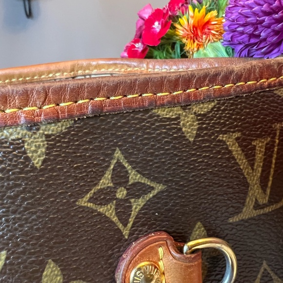 LOUIS VUITTON LV Neverfull MM Monogram Bag - Picture 3 of 17